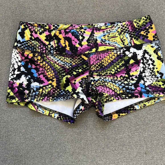 Fleo snakeskin pattern - Picture 2 of 2